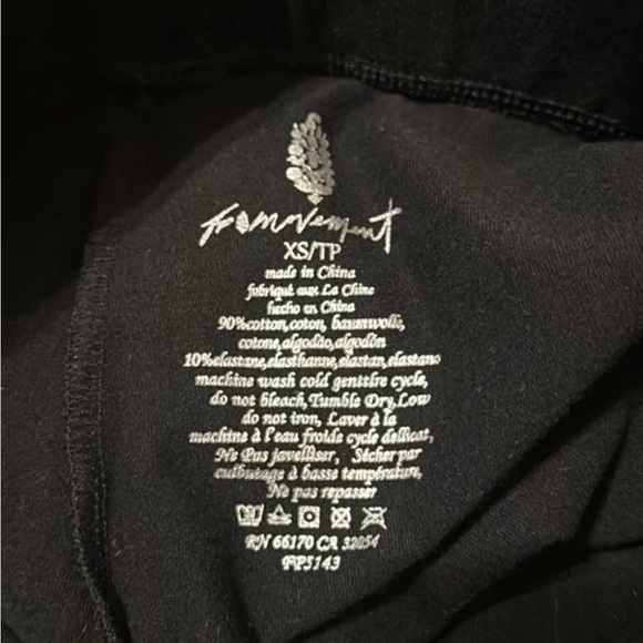 🌚 FP Movement Flare Leggings w/ Ankle Slits~Women’s Sz XS~Black~High-Rise - Picture 7 of 7